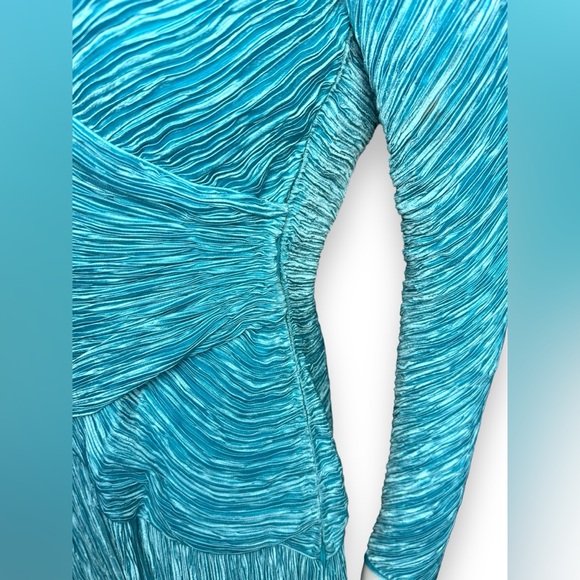 Mary McFadden Couture Long-sleeve Turquoise Pleated Accordion Gown - Picture 11 of 15
